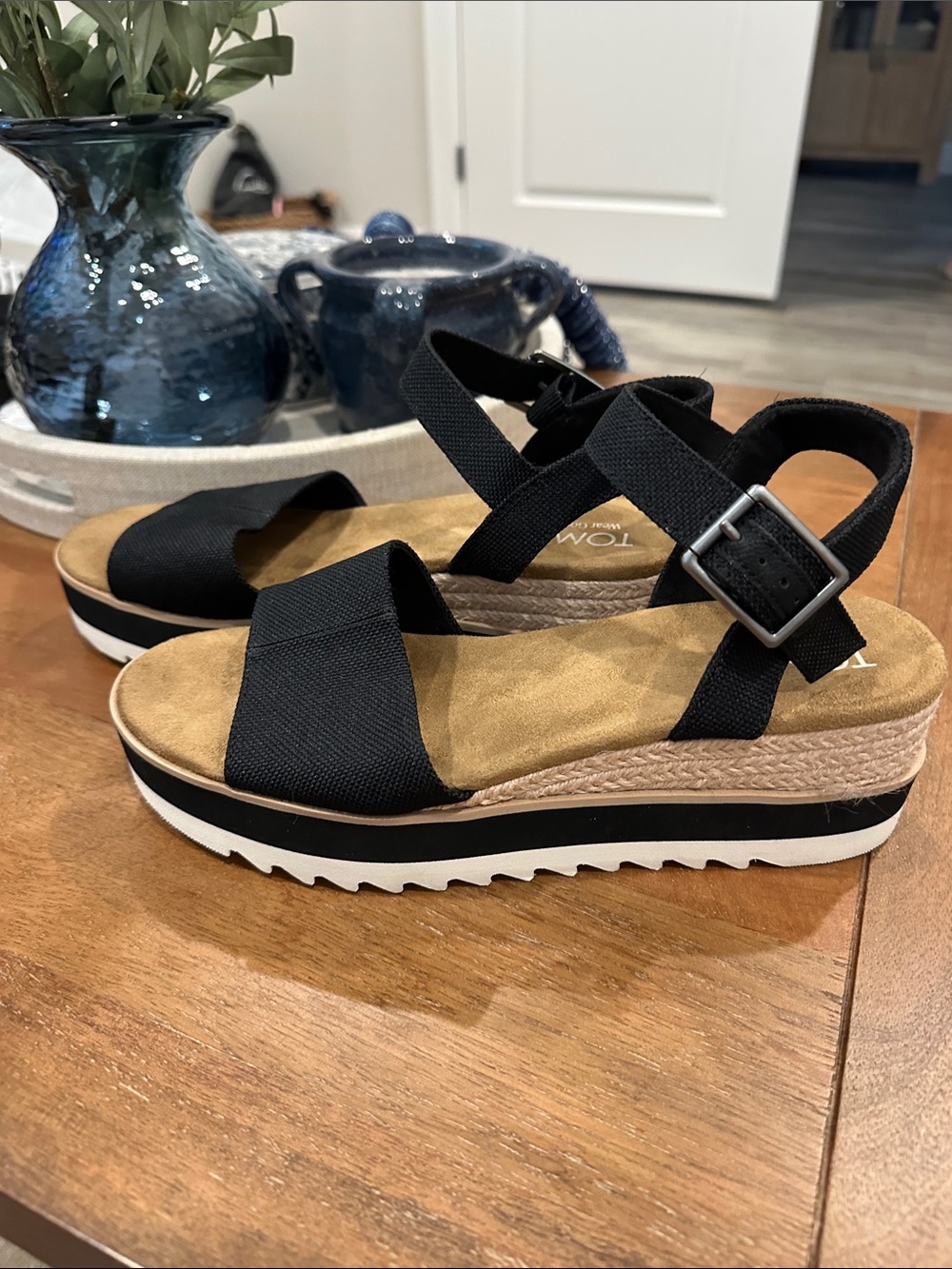 Like New Toms Black Strappy Platform Wedge Sandals - Picture 5 of 9